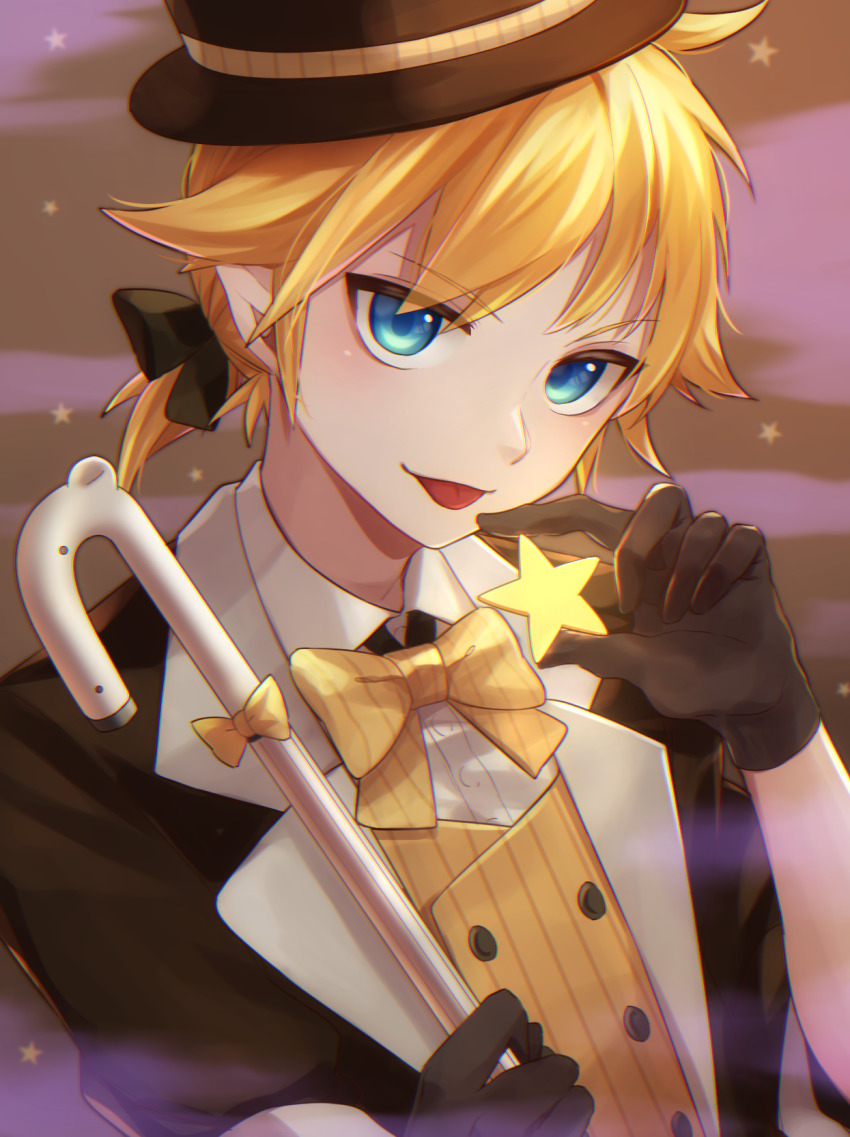 1boy black_gloves black_hat black_suit blonde_hair blue_eyes bow bowtie cane commentary formal_clothes gloves glowing hair_tie hat highres holding holding_cane holding_star kagamine_len kagamine_len_(tricker) looking_at_viewer male_focus night night_sky ponytail project_diva_(series) short_ponytail sky smile solo soramame_pikuto star_(symbol) star_symbol_background suit tongue tongue_out upper_body vest vocaloid yellow_bow yellow_bowtie yellow_vest yumekui_shirokuro_baku_(vocaloid)