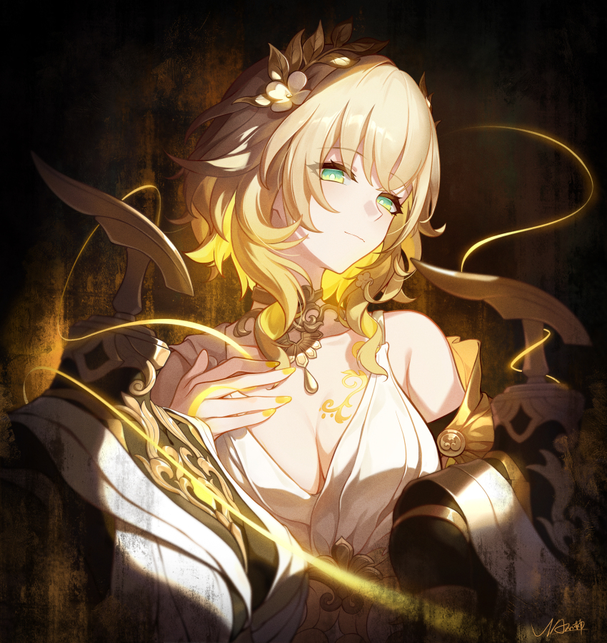 1girl absurdres aglaea_(honkai:_star_rail) artist_name bare_shoulders blonde_hair breasts chinese_commentary cleavage closed_mouth commentary_request dress green_eyes hand_on_own_chest highres honkai:_star_rail honkai_(series) large_breasts laurel_crown short_hair solo thread upper_body via_shinan white_dress