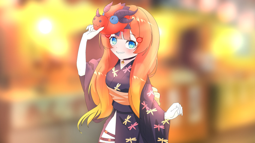 1girl absurdres alternate_costume blonde_hair blue_eyes blurry blurry_background breasts commission dragon_mask fingerless_gloves flat_chest gloves hair_ornament highres japanese_clothes jewelry kimono knee_up knees_up mask mask_on_head miki_hitsugi multicolored_hair orange_hair pendant small_breasts smile smirk solo specialite_(company) specialite_en teeth unworn_mask virtual_youtuber yukata