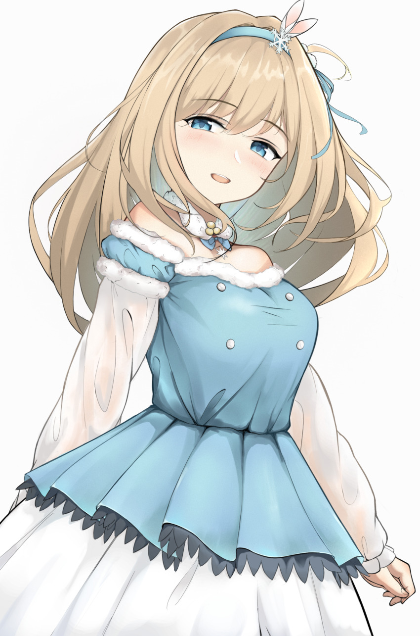 1girl absurdres arm_behind_back bare_shoulders blonde_hair blue_dress blue_eyes blue_hairband blue_ribbon blush breasts dress girls&#039;_frontline girls&#039;_frontline_2:_exilium hair_ornament hair_ribbon hairband highres long_hair long_sleeves looking_at_viewer medium_breasts open_mouth ribbon sharp-pig simple_background smile snowflake_hair_ornament solo standing suomi_(girls&#039;_frontline) suomi_(girls&#039;_frontline_2) white_background