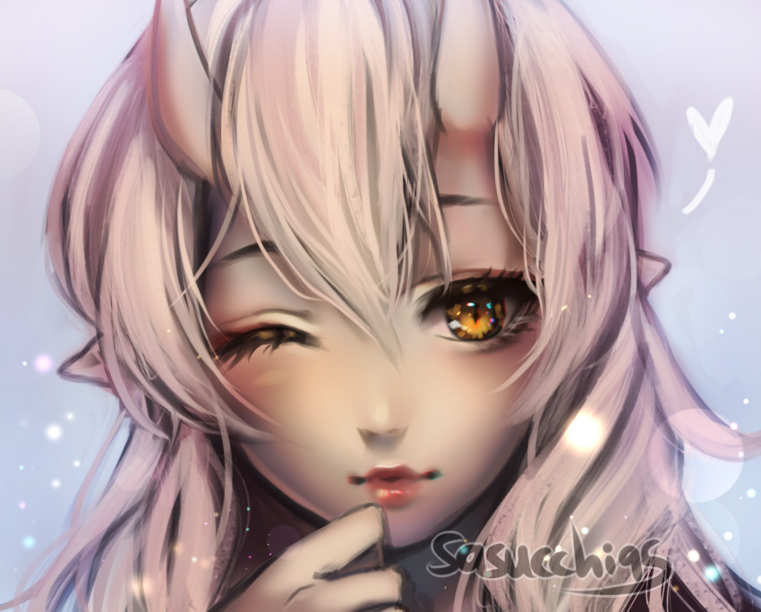 1girl aegyo_sal artist_name blue_background chromatic_aberration close-up closed_mouth commentary demon_girl demon_horns double-parted_bangs english_commentary hair_between_eyes hand_on_own_chin hand_up heart highres horns light_particles lips long_hair looking_at_viewer one_eye_closed original pale_skin pointy_ears portrait sasucchi95 skin-covered_horns solo white_hair yellow_eyes yuki_(sasucchi95)