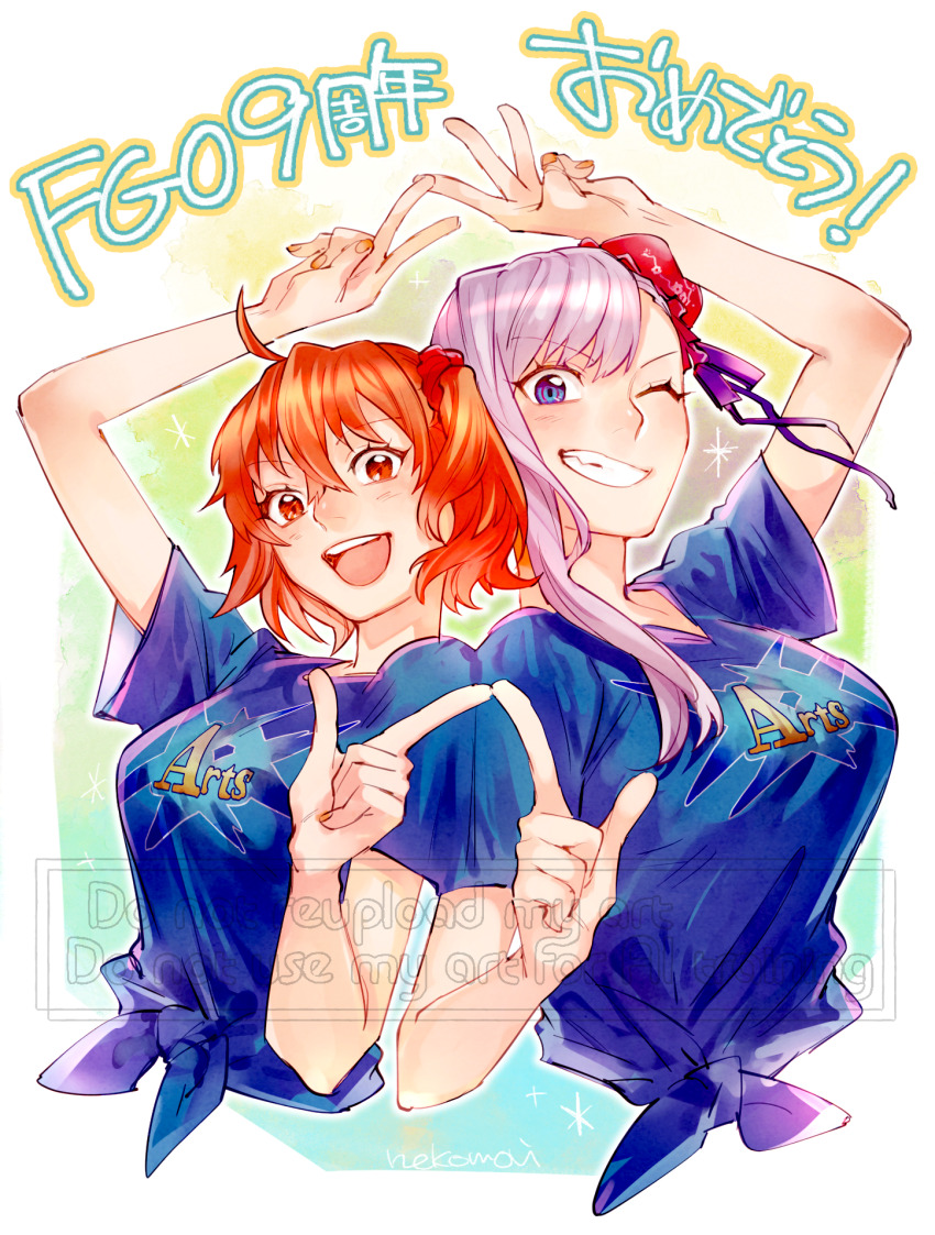 2girls arts_shirt blue_eyes blue_shirt blush commentary_request fate/grand_order fate_(series) fujimaru_ritsuka_(female) grey_hair grin hair_between_eyes highres long_hair miyamoto_musashi_(fate) multiple_girls neko_mori one_eye_closed open_mouth orange_eyes orange_hair shirt short_hair short_sleeves side_ponytail single_sidelock smile teeth tied_shirt translation_request upper_teeth_only watermark