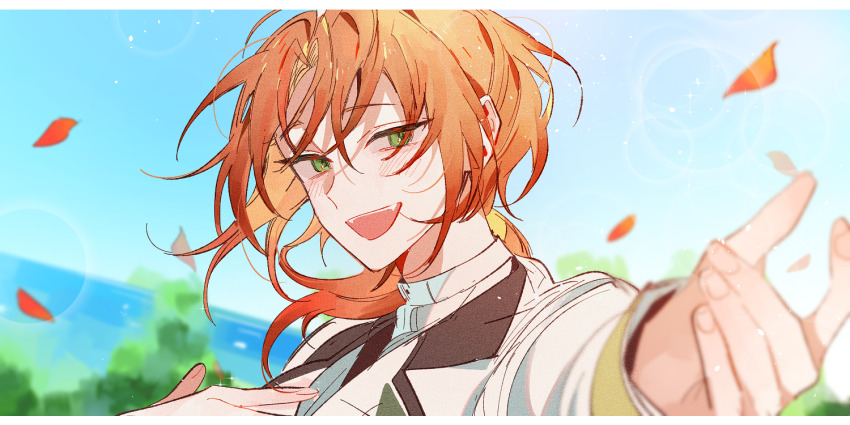 1boy anight blue_sky blurry blurry_background blush ensemble_stars! falling_leaves fangs floating_hair green_eyes hair_between_eyes leaf light_particles long_hair loose_hair_strand official_alternate_costume open_mouth outstretched_arm ponytail sky smile teeth tsukinaga_leo upper_teeth_only