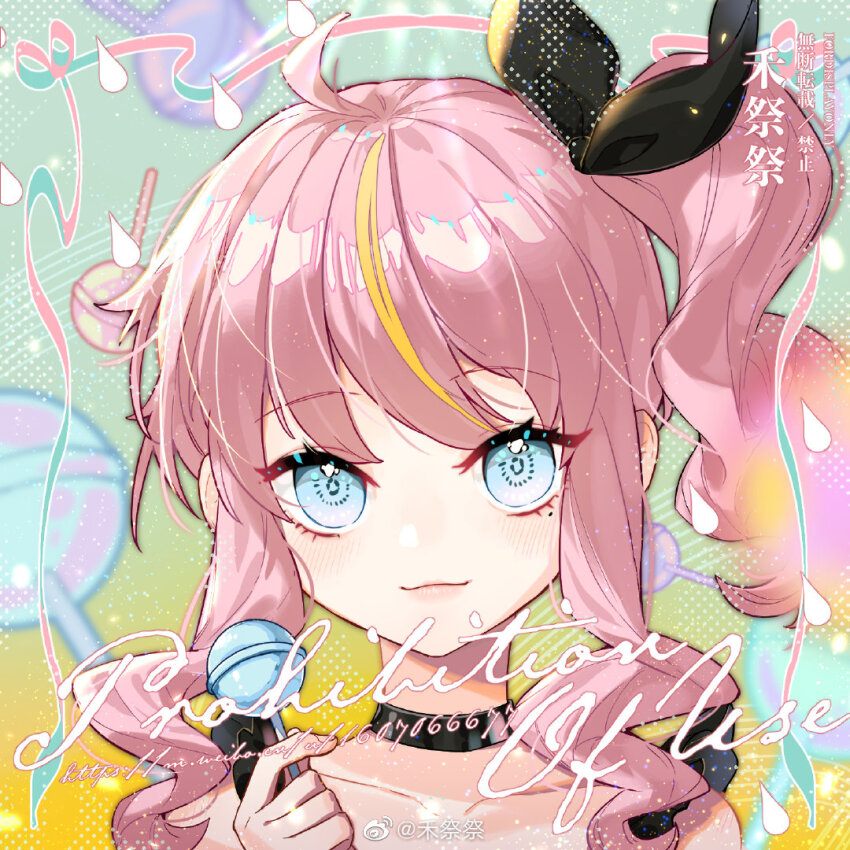 1girl :3 ahoge bare_shoulders black_bow black_choker blonde_hair blue_eyes bow candy chinese_commentary choker chupa_chups closed_mouth collarbone commentary_request commission eyelashes food gradient_background green_background hair_bow halftone halftone_background happy holding holding_candy holding_food holding_lollipop light_blush light_particles lipstick lollipop long_hair looking_at_viewer makeup mole mole_under_eye multicolored_hair musical_staff original pink_hair pink_lips sample_watermark side_ponytail sidelocks smile solo strap streaked_hair upper_body water_drop watermark wavy_hair weibo_watermark wo_jiji yellow_background