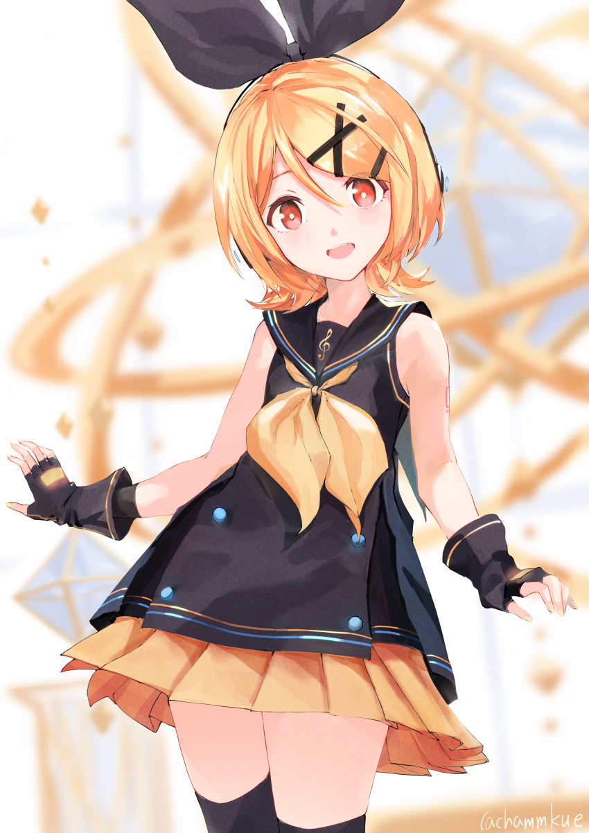 1girl :d absurdres bare_shoulders black_dress black_gloves black_ribbon black_sailor_collar black_thighhighs blonde_hair blurry blurry_background chamu_(chammkue) commentary_request depth_of_field dress fingerless_gloves gloves hair_between_eyes hair_ornament hair_ribbon hairclip head_tilt highres kagamine_rin neckerchief open_mouth orange_skirt pleated_skirt red_eyes ribbon sailor_collar sailor_dress skirt sleeveless sleeveless_dress smile solo thighhighs vocaloid sour_model_(mikumikudance) x_hair_ornament yellow_neckerchief