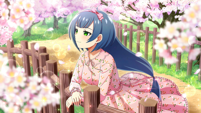 1girl blue_hair blurry bow bow_hairband cherry_blossoms closed_mouth cowboy_shot depth_of_field dress falling_petals floral_print_dress frilled_dress frills game_cg grass green_eyes hair_bow hairband hand_on_railing highres higurashi_no_naku_koro_ni higurashi_no_naku_koro_ni_mei kurosawa_chisame lens_flare light_smile long_hair long_sleeves looking_ahead non-web_source official_art outdoors park petals pink_bow pink_dress pink_hairband pink_petals railing solo sparkle standing three_quarter_view tree wooden_railing