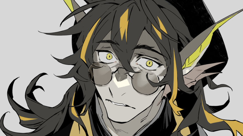 1boy arknights black_hair blonde_hair brown_hair chinese_commentary close-up commentary_request fins furry furry_male grey-tinted_eyewear grey_background head_fins highres kaifei_(kaifei_29) lee_(arknights) long_hair looking_at_viewer multicolored_hair parted_lips simple_background streaked_hair sunglasses surprised tinted_eyewear upper_body wide-eyed yellow_eyes