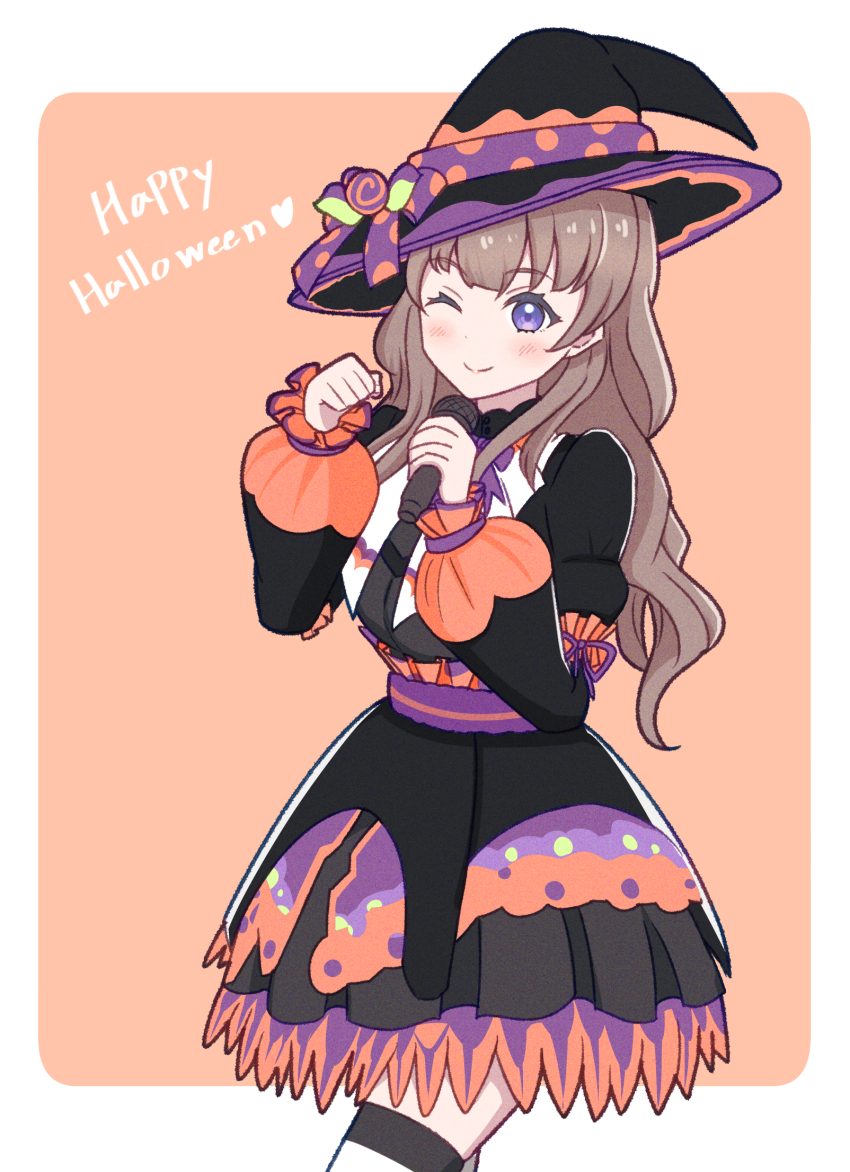 1girl ;) black_dress black_hat blush breasts brown_hair clenched_hand closed_mouth commentary cowboy_shot dress fujishima_megumi happy_halloween hat highres holding holding_microphone link!_like!_love_live! long_hair long_sleeves looking_at_viewer love_live! medium_breasts microphone official_alternate_costume one_eye_closed orange_background puffy_long_sleeves puffy_sleeves purple_eyes reason3_s short_dress simple_background smile solo split_mouth trick_&amp;_cute_(love_live!) virtual_youtuber witch_hat