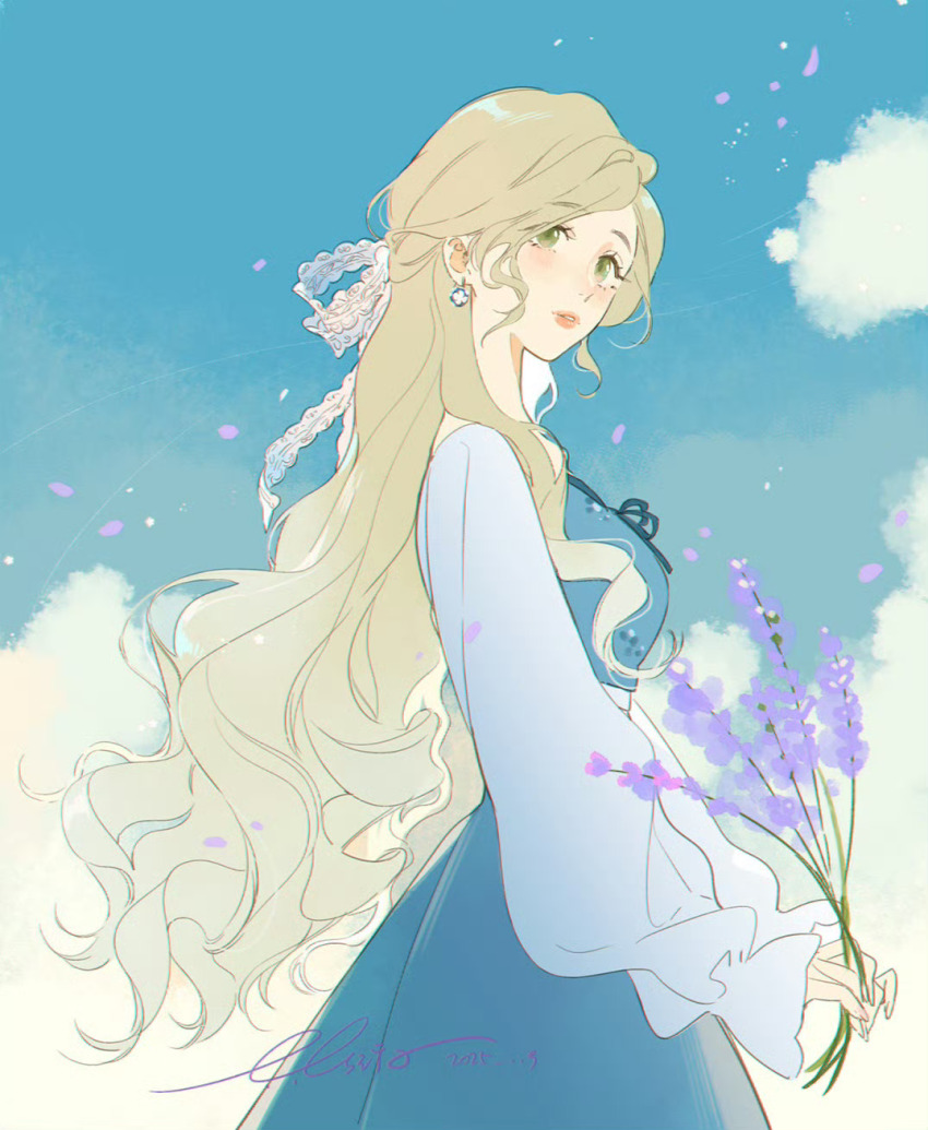 1girl apuaayu blonde_hair blue_dress blue_ribbon blue_sky bouquet chinese_commentary cloud commentary_request cowboy_shot dated day dress earrings expressionless eyelashes flower flower_earrings green_eyes hair_ribbon highres holding holding_bouquet infinity_nikki jewelry lace_ribbon lavender_(flower) light_particles long_hair long_sidelocks long_sleeves looking_at_viewer neck_ribbon nikki_(series) outdoors parted_lips petals pinafore_dress pink_lips pleated_skirt puffy_long_sleeves puffy_sleeves purple_flower ribbon shirt sidelocks signature skirt sky sleeveless sleeveless_dress sleeves_past_wrists solo standing teeth thick_lips very_long_hair wavy_hair white_flower white_ribbon white_shirt wind