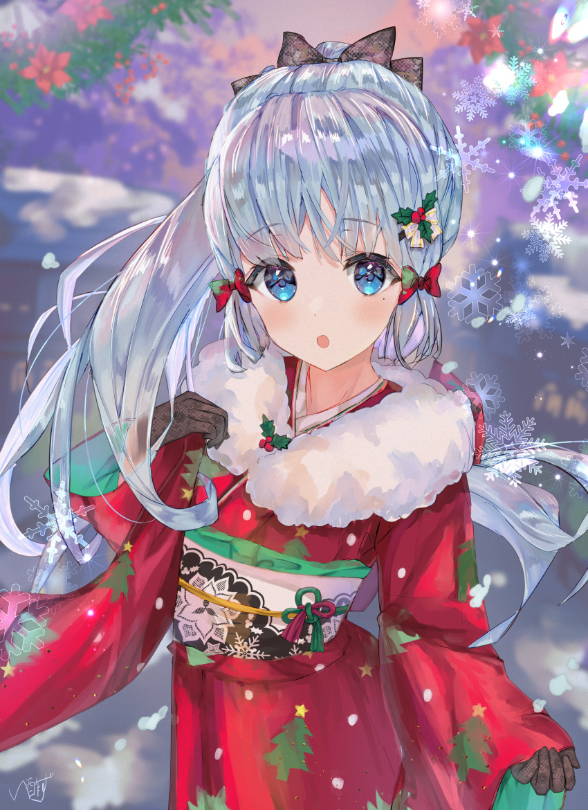 1girl absurdres ayaka_(genshin_impact) black_bow blue_eyes blue_hair blurry blurry_background bow brown_gloves christmas christmas_tree commentary_request floral_print flower fur-trimmed_kimono fur_trim genshin_impact gloves hair_bow hair_flower hair_ornament highres holly holly_hair_ornament isuzu_(an_icy_cat) japanese_clothes kimono long_hair looking_at_viewer open_mouth ponytail red_bow red_kimono sash signature snowflakes snowing standing wide_sleeves