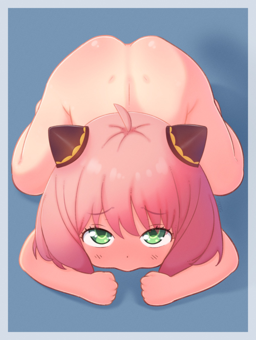 1girl ahoge all_fours anya_(spy_x_family) ass completely_nude dogeza embarrassed feet female_focus green_eyes hairpods highres legs loli looking_at_viewer medium_hair naked_dogeza nude pink_hair smoog solo spy_x_family thighs