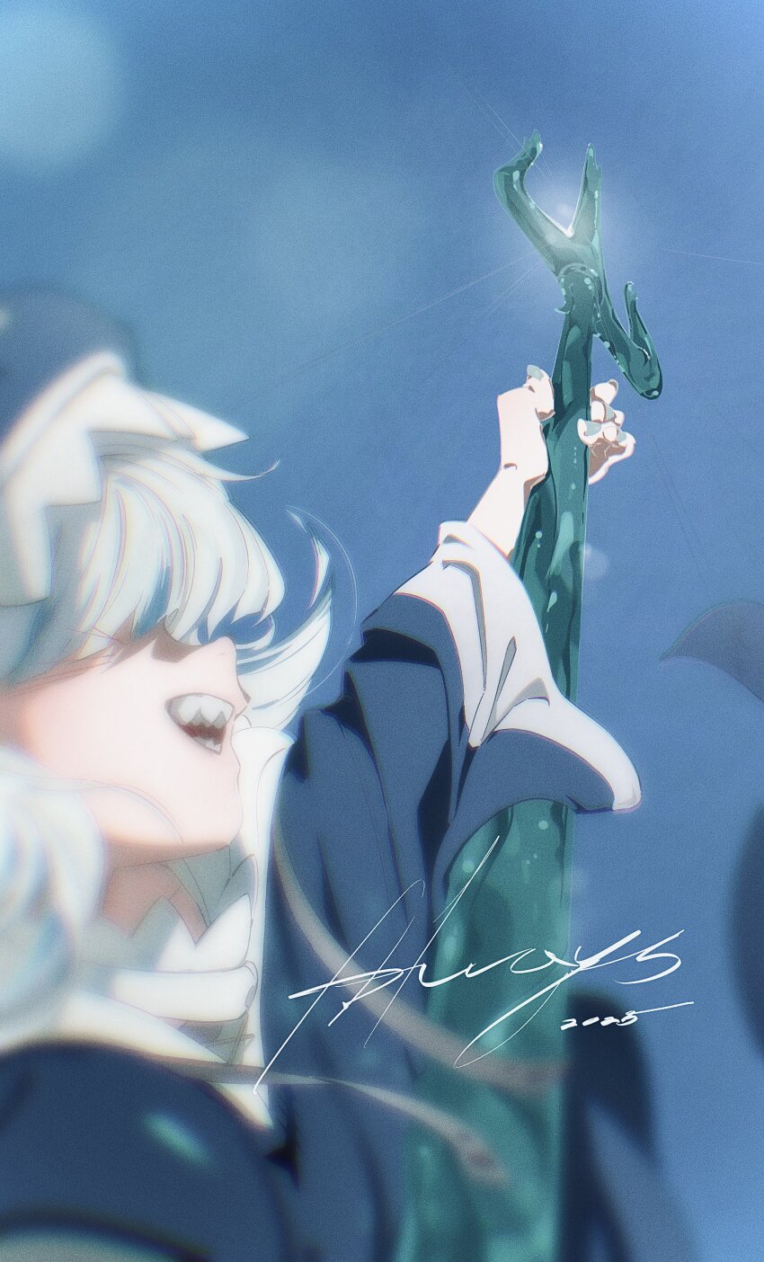 1girl absurdres animal_hood arm_up blue_hair blue_hoodie blue_sky commentary day gawr_gura gawr_gura_(1st_costume) grey_hair highres holding holding_polearm holding_weapon hololive hololive_english hood hoodie long_hair long_sleeves multicolored_hair open_mouth outdoors outstretched_arm polearm shark_hood sharp_teeth sky smile solo streaked_hair teeth tomoyasu_shu virtual_youtuber weapon wide_sleeves