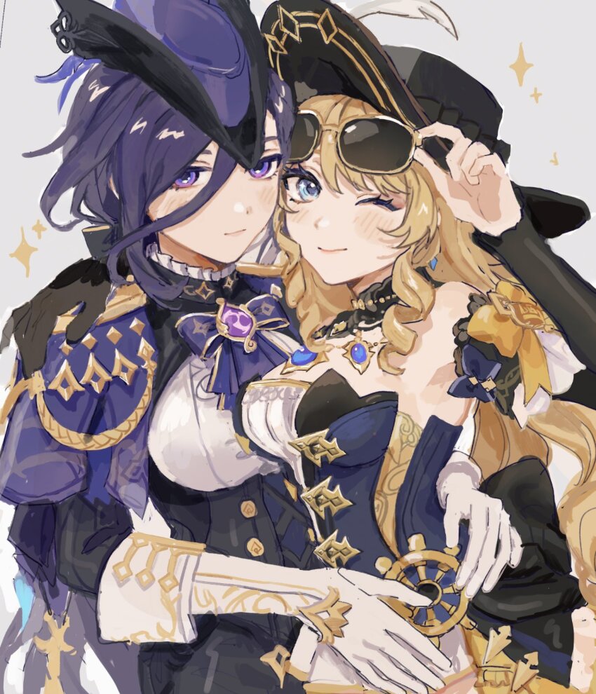 2girls black_hat blonde_hair blue_eyes clorinde_(genshin_impact) closed_mouth eyewear_on_head genshin_impact gloves grey_background hat highres hug l0veburst looking_at_viewer multiple_girls navia_(genshin_impact) one_eye_closed purple_eyes purple_hair simple_background smile sunglasses upper_body white_gloves