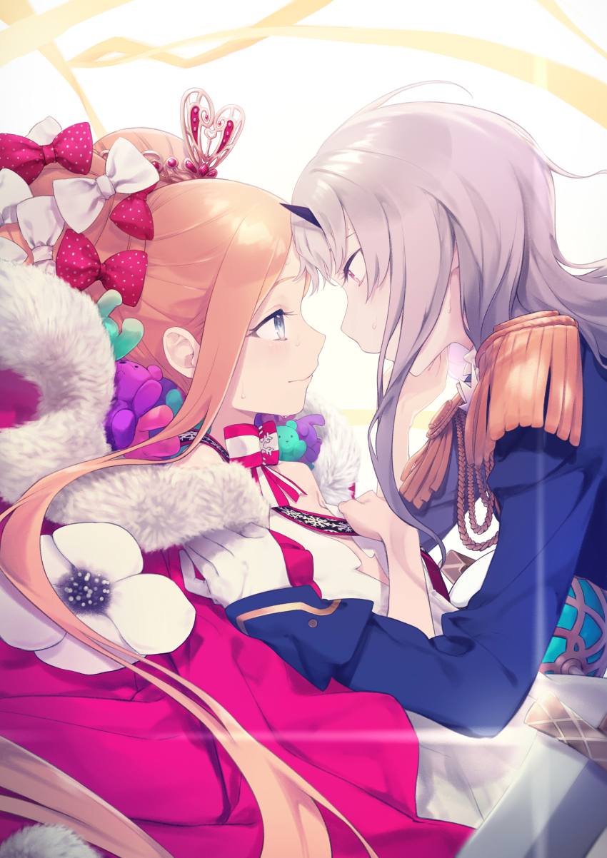 2girls abigail_williams_(fate) abigail_williams_(santa)_(fate) absurdres bare_shoulders blonde_hair blue_eyes blue_jacket blush bow breasts cloak cosplay daisi_gi double_bun dress epaulettes fate/grand_order fate_(series) forehead fujimaru_ritsuka_(female) fujimaru_ritsuka_(female)_(cosplay) fujimaru_ritsuka_(female)_(halloween_royalty) fur-trimmed_cloak fur_trim hair_bow hair_bun highres horns jacket lavinia_whateley_(fate) long_hair long_sleeves multiple_girls parted_bangs purple_eyes red_bow red_cloak sash sidelocks single_horn small_breasts smile stuffed_animal stuffed_toy teddy_bear tiara variant_set very_long_hair white_bow white_dress white_hair