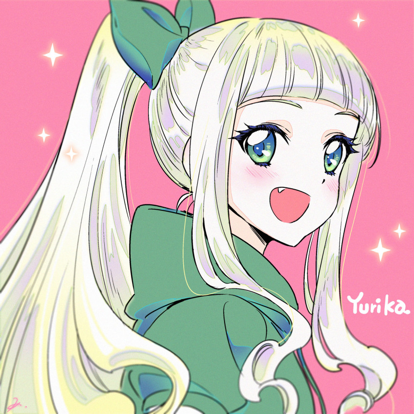 :d aikatsu! aikatsu!_(series) alternate_hairstyle blush bow character_name days_on_fes dot_nose fang from_side green_bow green_eyes green_hoodie hair_bow highres hood hood_down hoodie kayo long_hair long_sidelocks looking_at_viewer looking_to_the_side open_mouth pink_background ponytail sidelocks signature simple_background smile sparkle straight_hair todo_yurika upper_body