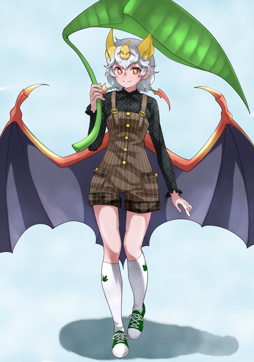 1girl animal_ears bat_ears bat_girl bat_wings black_shirt blue_background commentary_request extra_ears full_body gradient_background highres honduran_white_bat_(kemono_friends) kemono_friends kneehighs leaf long_sleeves looking_at_viewer orange_eyes overalls shirt short_hair simple_background smile socks solo tanabe_(fueisei) white_hair white_socks wings