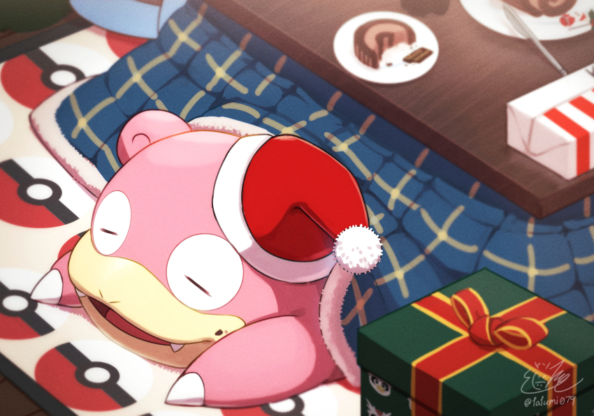 box cake christmas claws closed_eyes fangs food gen_1_pokemon gift hat highres knife nintendo no_humans open_mouth plate pokemon pokemon_(creature) santa_hat sleeping slowpoke smile table tatsumi_(panneko) twitter_username