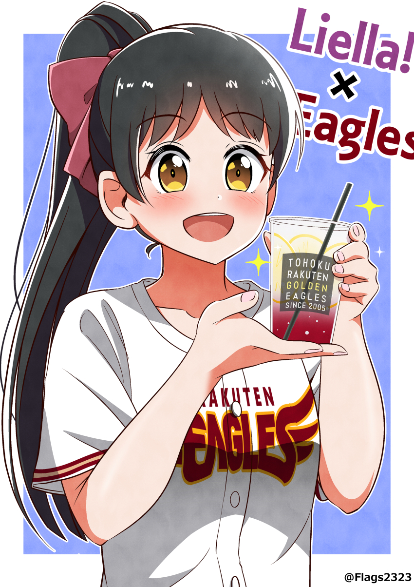 1girl absurdres baseball_jersey blue_background blush border collarbone commentary_request cup drink drinking_straw group_name hazuki_ren high_ponytail highres holding holding_cup holding_drink jersey long_hair looking_at_viewer love_live! love_live!_superstar!! nippon_professional_baseball open_mouth outside_border pakudehon parted_bangs ponytail shirt short_sleeves solo sparkle standing teeth touhoku_rakuten_golden_eagles twitter_username upper_body upper_teeth_only white_border white_shirt yellow_eyes