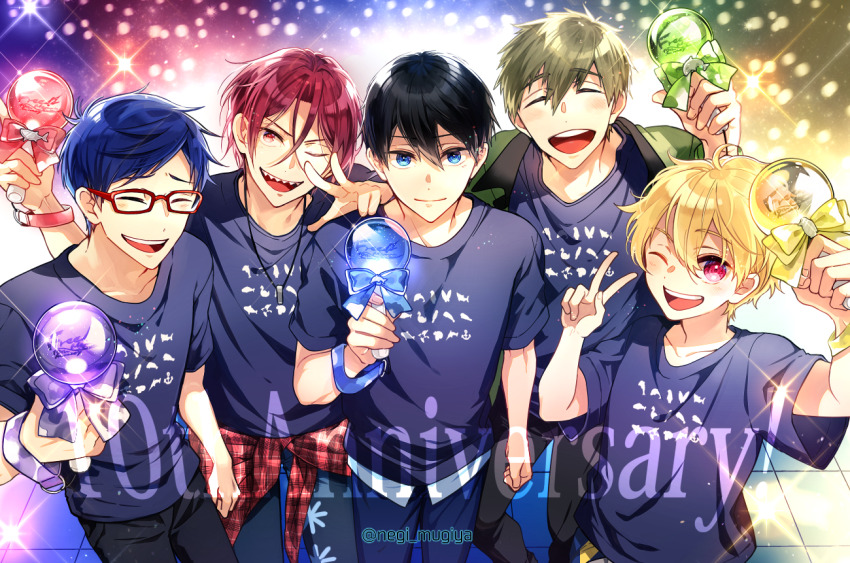 5boys anniversary black_hair blonde_hair blue_eyes blue_hair blue_shirt blush brown_hair closed_eyes commentary_request english_text facing_viewer free! hair_between_eyes happy_anniversary hazuki_nagisa jewelry light_particles looking_at_viewer male_focus matsuoka_rin multicolored_background multiple_boys nanase_haruka_(free!) necklace negi_mugiya one_eye_closed open_mouth pants red_eyes red_hair ryuugazaki_rei sharp_teeth shirt short_hair sparkle standing t-shirt tachibana_makoto teeth twitter_username upper_body v