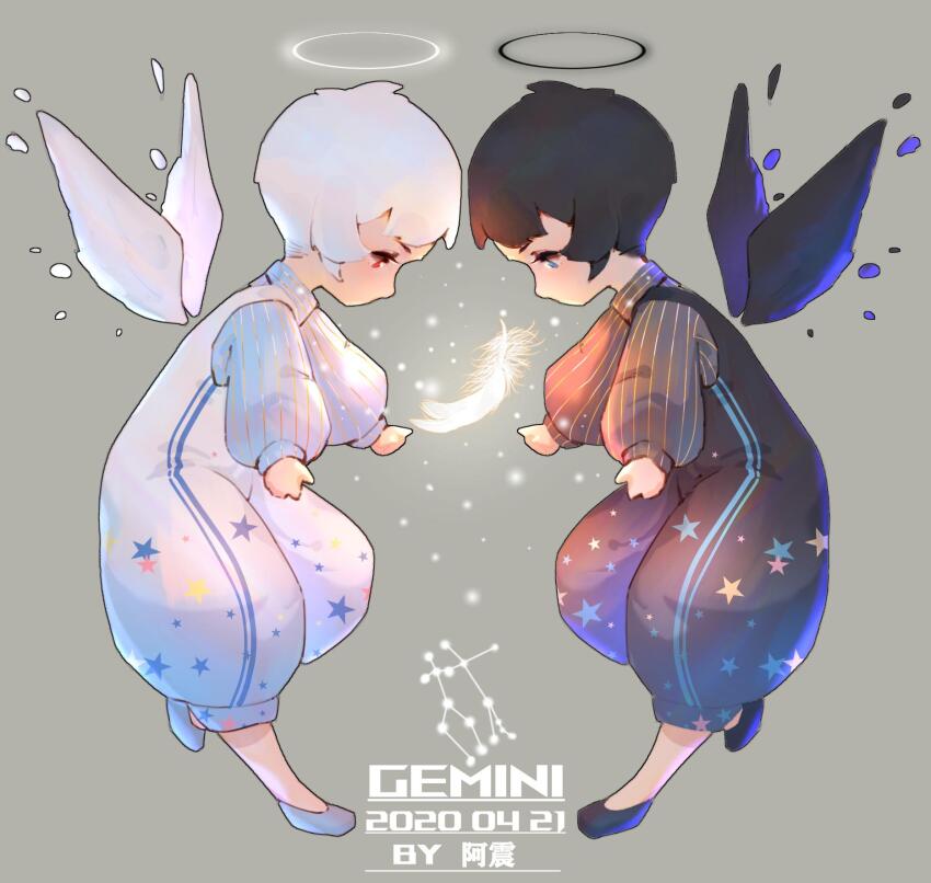 2boys artist_name black_footwear black_hair black_overalls black_shirt black_wings blue_eyes chibi dated feathers full_body gemini_(constellation) gemini_(zodiac) grey_background halo highres leaning_forward leg_up multiple_boys original overalls profile puffy_pants red_eyes shirt star_(symbol) star_print white_footwear white_hair white_overalls white_shirt white_wings wings yi_er_san zodiac