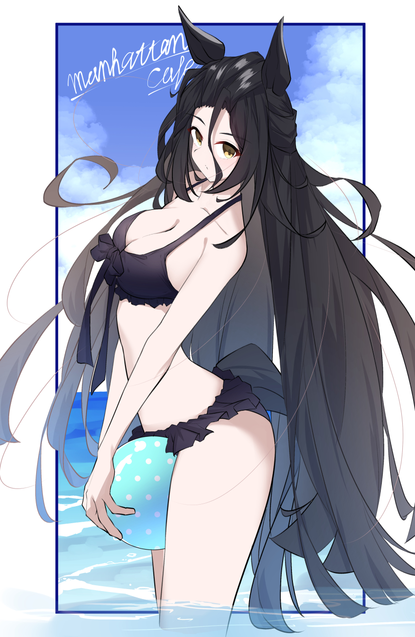 1girl absurdres ahoge animal_ears ball beachball bikini black_bikini black_bow black_hair bow breasts character_name cleavage cloud cloudy_sky feet_out_of_frame hair_between_eyes hair_ornament highres holding holding_ball horse_ears horse_girl horse_tail long_hair looking_at_viewer manhattan_cafe_(the_bubbles_that_i_see_with_you)_(umamusume) manhattan_cafe_(umamusume) navel ocean official_alternate_costume official_alternate_hairstyle sky solo swimsuit tail tracen_swimsuit umamusume water yellow_eyes yorozuya_(yoroz_ryobi)