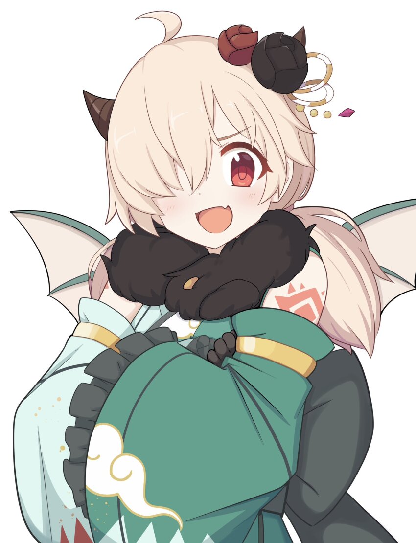 1girl :d blonde_hair detached_sleeves dragon_girl dragon_horns dragon_wings fang flower green_kimono green_sleeves hair_flower hair_ornament hair_over_one_eye highres horns inori_(new_year)_(princess_connect!) inori_(princess_connect!) japanese_clothes kimono long_sleeves open_mouth princess_connect! red_eyes simple_background sironuigurumi sleeveless sleeveless_kimono smile solo wings