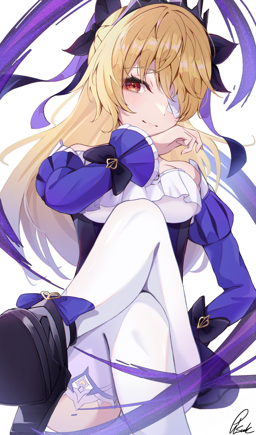 1girl absurdres bare_shoulders black_bow black_shoes black_tiara blonde_hair bow breasts chuunibyou crossed_legs detached_sleeves dress eyepatch feet_out_of_frame fischl_(ein_immernachtstraum)_(genshin_impact) fischl_(genshin_impact) frills genshin_impact hair_over_one_eye hair_ribbon hand_up high_heels highres juliet_sleeves long_hair long_sleeves looking_at_viewer medium_breasts official_alternate_costume pantyhose pisuke_(user_kcmh2774) puffy_sleeves purple_bow purple_sleeves red_eyes ribbon shoes simple_background single_leg_pantyhose single_thighhigh smile solo thighhighs tiara white_background white_pantyhose white_thighhighs