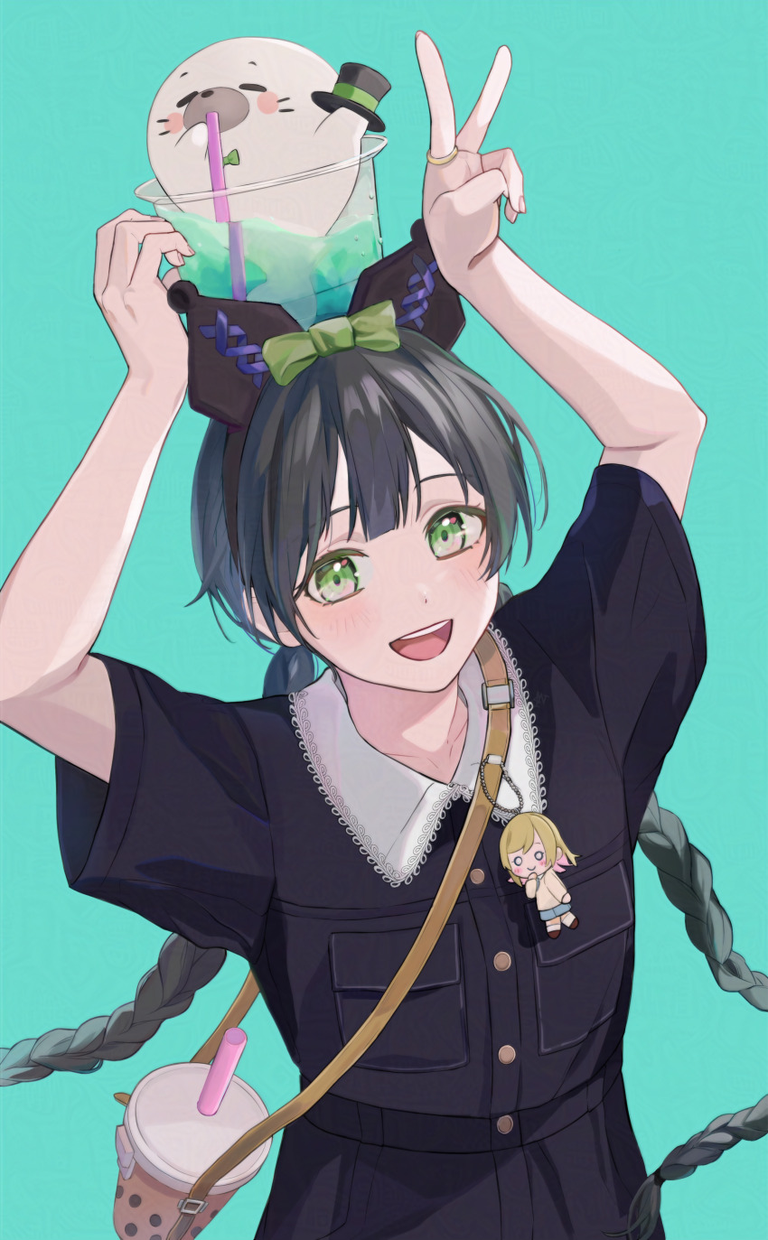 1girl absurdres aiceclass aqua_background black_hair book_the_star bow cup drinking_straw green_bow green_eyes hair_bow hat highres jewelry kotoha_(aiceclass) long_hair looking_at_viewer mini_hat mini_top_hat open_mouth ring seal_(animal) short_sleeves simple_background smile solo standing teeth top_hat twintails upper_body upper_teeth_only utaite v virtual_youtuber