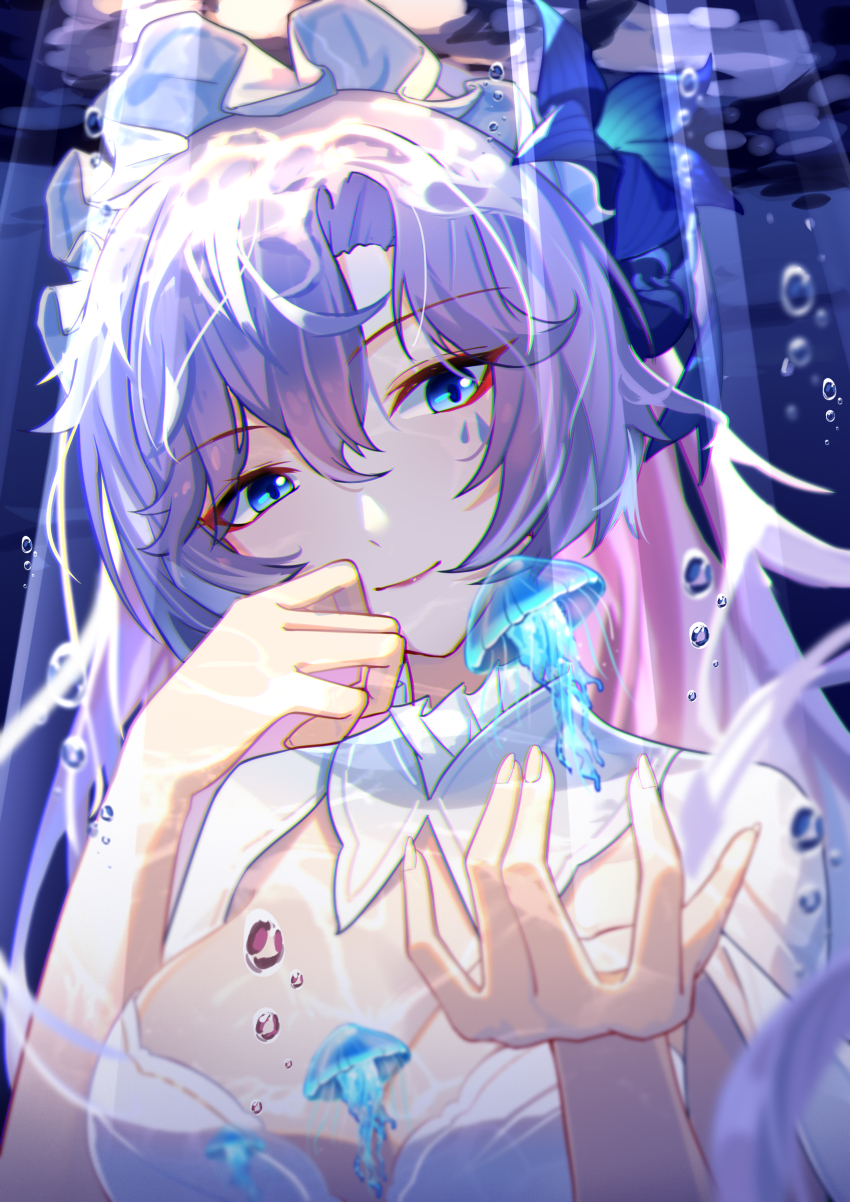 1girl absurdres blue_eyes blue_flower breasts bubble cantarella_(wuthering_waves) chinese_commentary closed_mouth commentary_request facial_mark fingernails flower hair_between_eyes hair_flower hair_ornament hand_up headdress highres jellyfish large_breasts long_hair looking_at_viewer mark_under_eye purple_hair shrug_(clothing) smile solo underwater upper_body white_shrug wuthering_waves zuiai_gongzhu_dianxia
