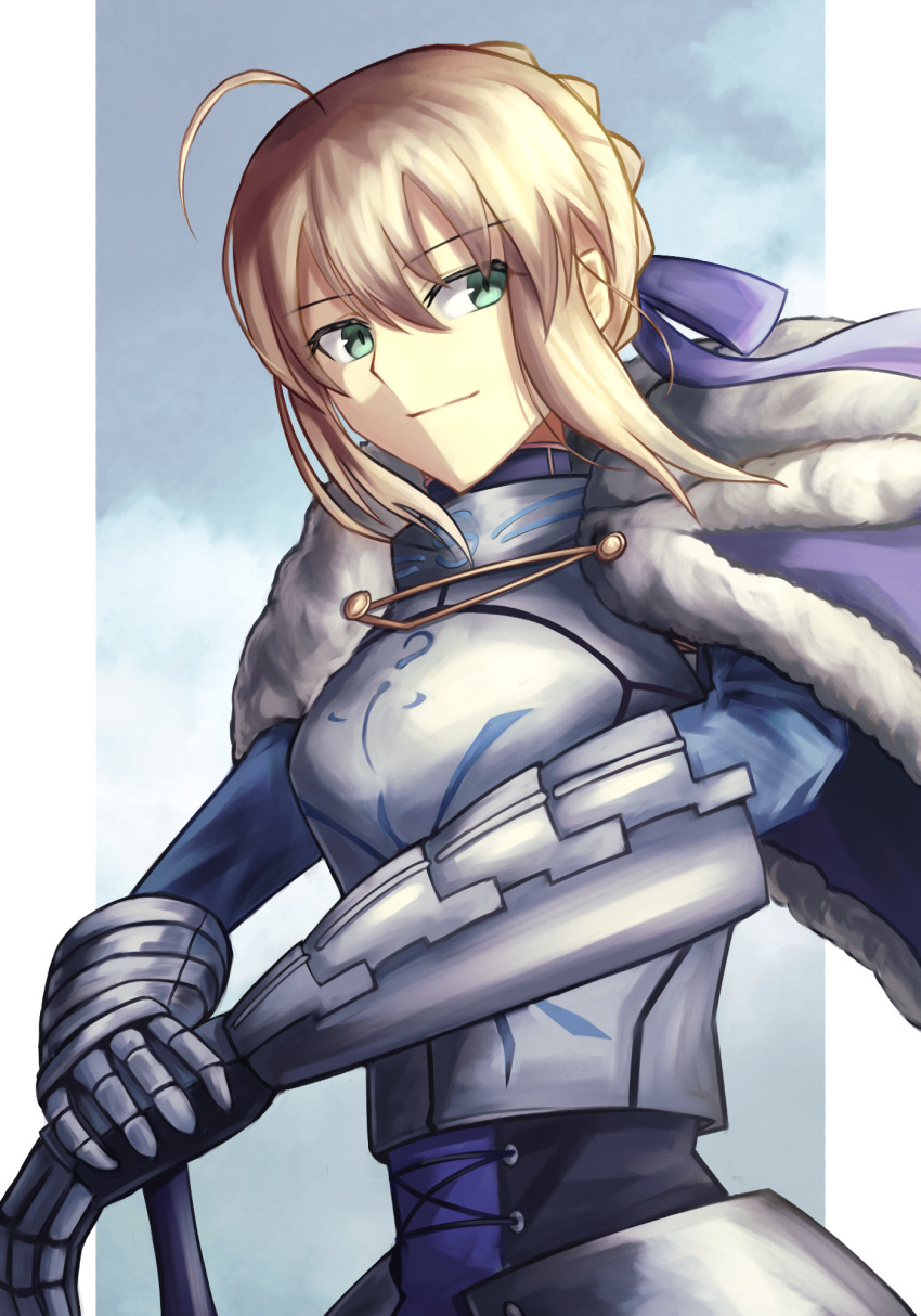 1girl ahoge armor artoria_pendragon_(fate) blonde_hair cape fate/grand_order fate_(series) gauntlets gradient_background green_eyes highres saber_(fate) sakahoko smile