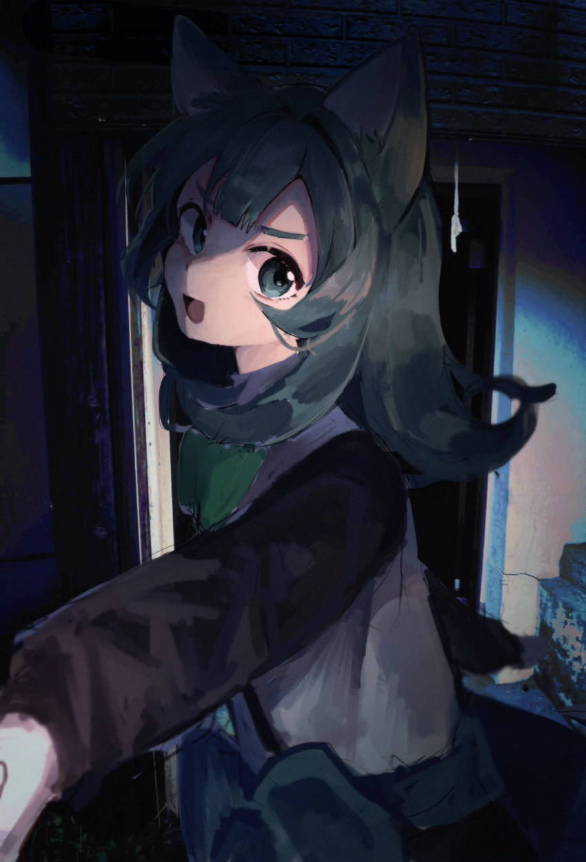 1boy androgynous animal_ears black_sleeves bow doorway green_bow green_eyes green_hair highres keita_sakaba long_hair looking_at_viewer open_mouth shirt smile solo standing towelket_wo_mou_ichido waist_bow white_shirt yorumorukimiri yukikaze2828