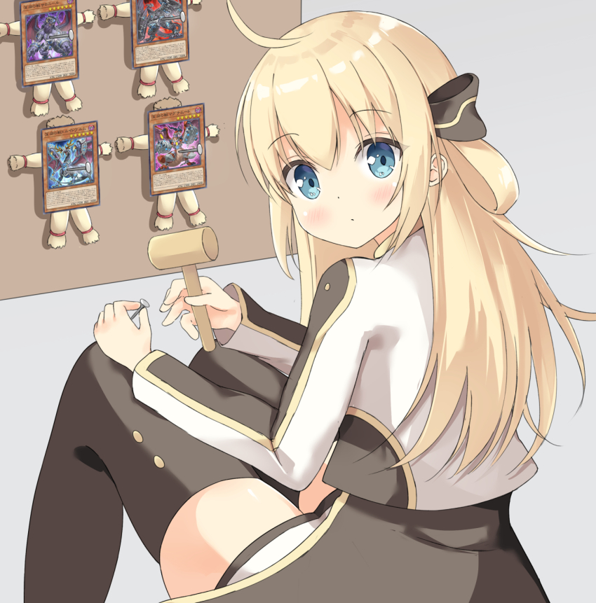 1girl ahoge black_thighhighs blonde_hair blue_eyes blush bystial_druiswurm bystial_magnumhut duel_monster grey_background gununu_elf hammer highres holding holding_hammer holding_nail long_hair looking_at_viewer looking_back nail nail_(hardware) simple_background sitting sky_striker_ace_-_raye solo straw_doll thighhighs yu-gi-oh! zettai_ryouiki