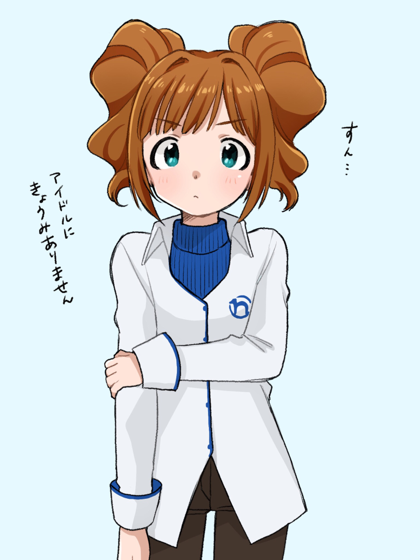 1girl aqua_eyes blue_background blue_sweater brown_hair brown_pants closed_mouth collared_shirt commentary_request cosplay cowboy_shot hand_on_own_arm highres idolmaster idolmaster_(classic) idolmaster_1 kisaragi_chihaya kisaragi_chihaya_(cosplay) long_sleeves looking_at_viewer naruse_ill pants shirt simple_background solo standing straight-on sweater sweater_under_shirt takatsuki_yayoi translation_request turtleneck turtleneck_sweater twintails white_shirt