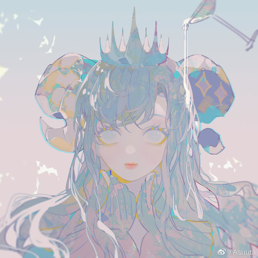 1girl asuuta bare_shoulders blue_background blue_coat blue_crown blue_hair broken_horn brown_horns closed_mouth coat cocktail cocktail_glass crown cup demon_horns detached_collar drinking_glass eyelashes gradient_background high_collar highres horns lipstick long_hair makeup original pink_background pink_lips pouring smile solo upper_body very_long_hair watermark weibo_watermark white_eyes
