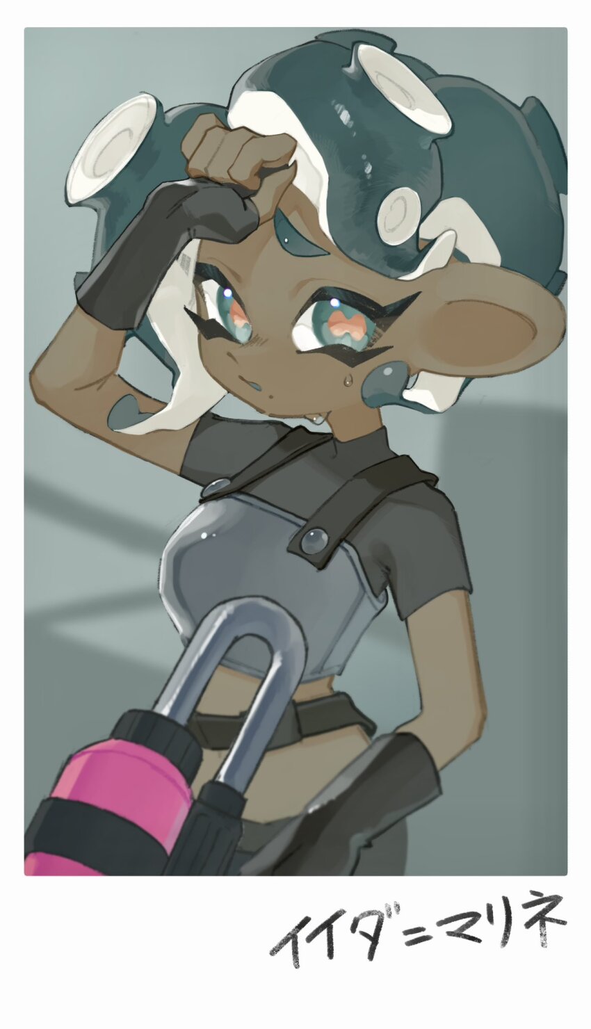 1girl a_a2001214 belt black_shirt chest_guard cropped_shirt dark-skinned_female dark_skin fingerless_gloves gloves green_eyes highres marina_(splatoon) midriff mole mole_under_mouth nintendo octoling shirt short_hair solo splatoon_(series) splatoon_2 sweat tentacle_hair thick_eyebrows