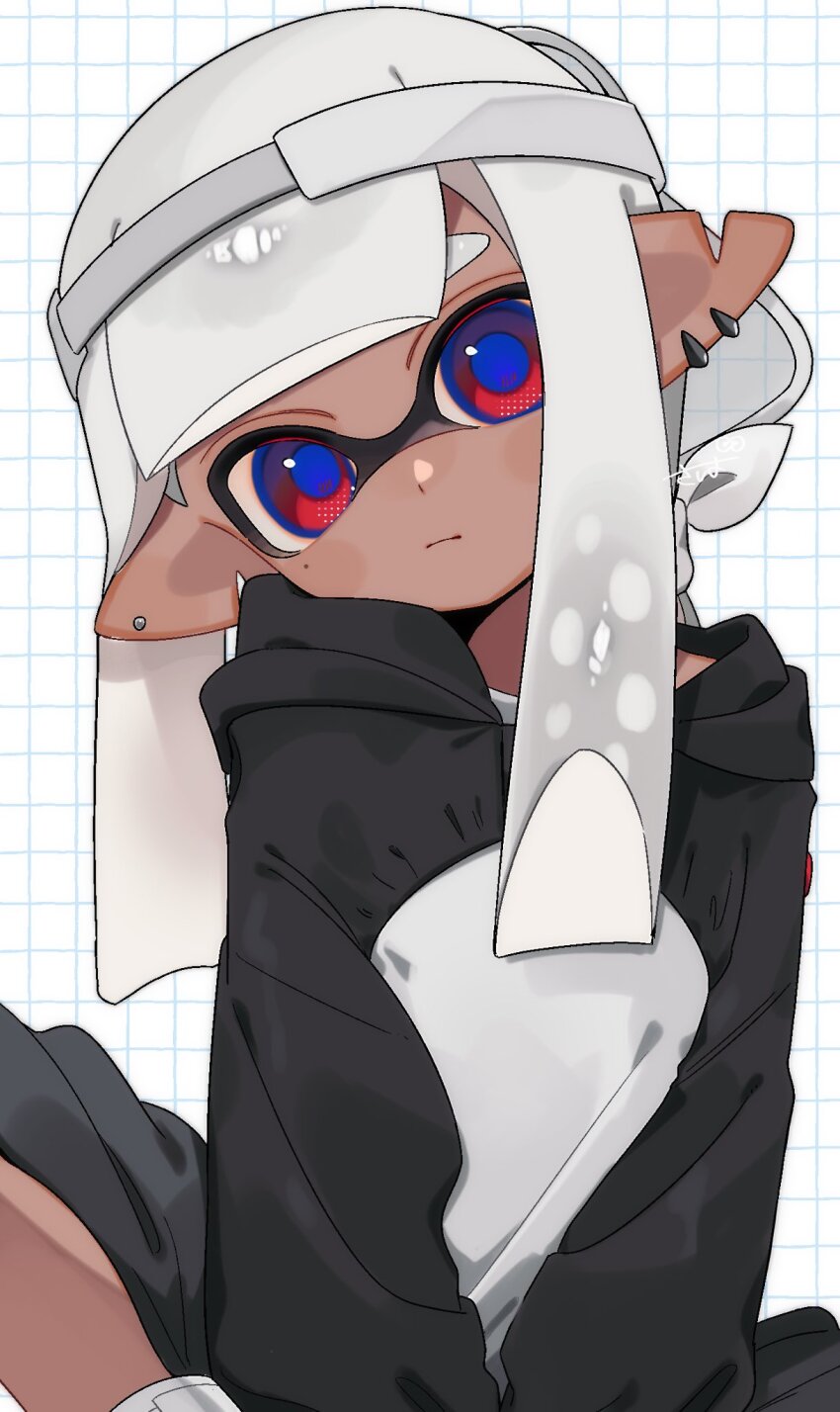 1girl backwards_hat black_hoodie blue_pupils closed_mouth dark-skinned_female dark_skin ear_piercing grey_hair grid_background hat highres hood hoodie inkling inkling_girl inkling_player_character long_hair looking_at_viewer mole mole_under_eye nintendo piercing pointy_ears red_eyes sabata_saba simple_background sitting solo splatoon_(series) splatoon_3 tentacle_hair visor_cap white_background