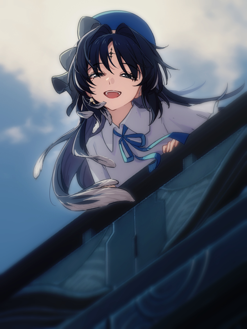 1girl against_railing alternate_costume beret black_bow black_eyes black_hair blue_hat blue_ribbon bow chinese_commentary collared_shirt commentary_request feather_hair hat hat_bow highres kohane_kun long_hair looking_at_viewer mole mole_under_eye neck_ribbon open_mouth railing ribbon shirt smile solo tacet_mark_(wuthering_waves) teeth textless_version upper_teeth_only white_shirt wind wuthering_waves yangyang_(wuthering_waves)