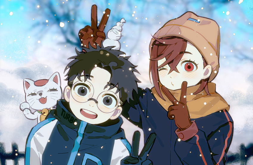 1boy 1girl ayase_momo ayase_seiko bell black_gloves black_hair blurry blurry_background blush brown_eyes brown_gloves brown_hair cat closed_mouth coat commentary dandadan double_v glasses gloves hair_behind_ear hair_between_eyes hat jacket leaning_to_the_side long_sleeves looking_at_viewer medium_hair neck_bell one_eye_closed open_mouth outdoors puckered_lips rice_(somasuki_77) round_eyewear scarf short_hair smile snow snowball snowing symbol-only_commentary takakura_ken_(dandadan) turbo_granny_(dandandan) upper_body v winter_clothes winter_coat yellow_scarf