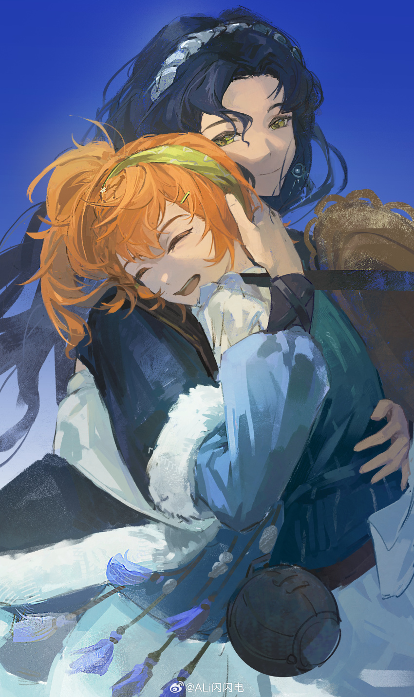 2girls absurdres ali_shanshandian black_coat blue_background blue_vest brown_hat closed_eyes coat crucible fur-trimmed_coat fur_trim green_eyes green_hairband hairband hand_on_another&#039;s_back hand_on_another&#039;s_head hand_on_another&#039;s_shoulder hat hat_on_back highres hug long_hair long_sleeves looking_at_another lopera_(reverse:1999) medium_hair moldir_(reverse:1999) multiple_girls open_mouth orange_hair reverse:1999 shirt siblings side_ponytail sisters smile step-siblings straw_hat upper_body vest watermark weibo_watermark white_shirt
