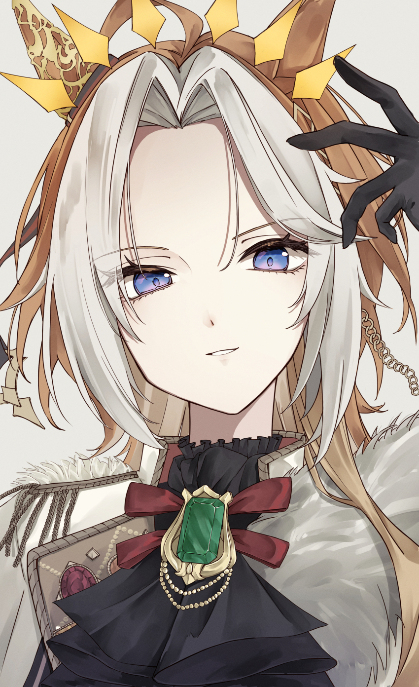 1girl absurdres ahoge animal_ears arm_up ascot black_ascot black_gloves blue_eyes brown_hair commentary_request ezaki_hiyori fur_trim gem gloves green_brooch grey_background grey_hair grin highres horse_girl jacket long_hair looking_at_viewer multicolored_hair open_clothes open_jacket orfevre_(umamusume) orfevre_(old_design)_(umamusume) parted_bangs parted_lips portrait red_gemstone simple_background smile solo two-tone_hair umamusume white_jacket