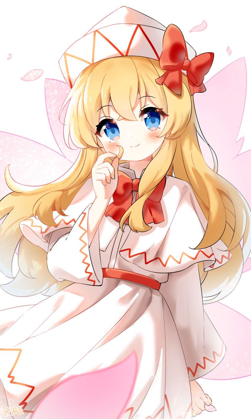 1girl absurdres artist_name blonde_hair blue_eyes blush bow bowtie capelet closed_mouth commentary dress fairy fairy_wings falling_petals hat hat_bow highres holding holding_own_hair lily_white long_hair long_sleeves looking_at_viewer petals pink_petals pink_wings red_bow red_bowtie smile solo tian_yang touhou very_long_hair white_capelet white_dress white_hat wide_sleeves wings