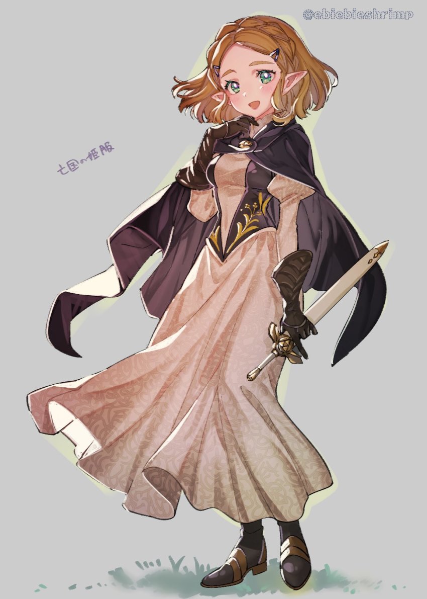 1girl alternate_costume artist_name blonde_hair blush boots bravely_default_(series) bravely_default_ii breasts commentary_request dress full_body gloves green_eyes grey_background hair_ornament hairclip highres holding holding_sword holding_weapon looking_at_viewer nintendo open_mouth pointy_ears princess_zelda short_hair shuri_(84k) simple_background small_breasts solo standing sword the_legend_of_zelda the_legend_of_zelda:_breath_of_the_wild the_legend_of_zelda:_tears_of_the_kingdom translation_request twitter_username weapon