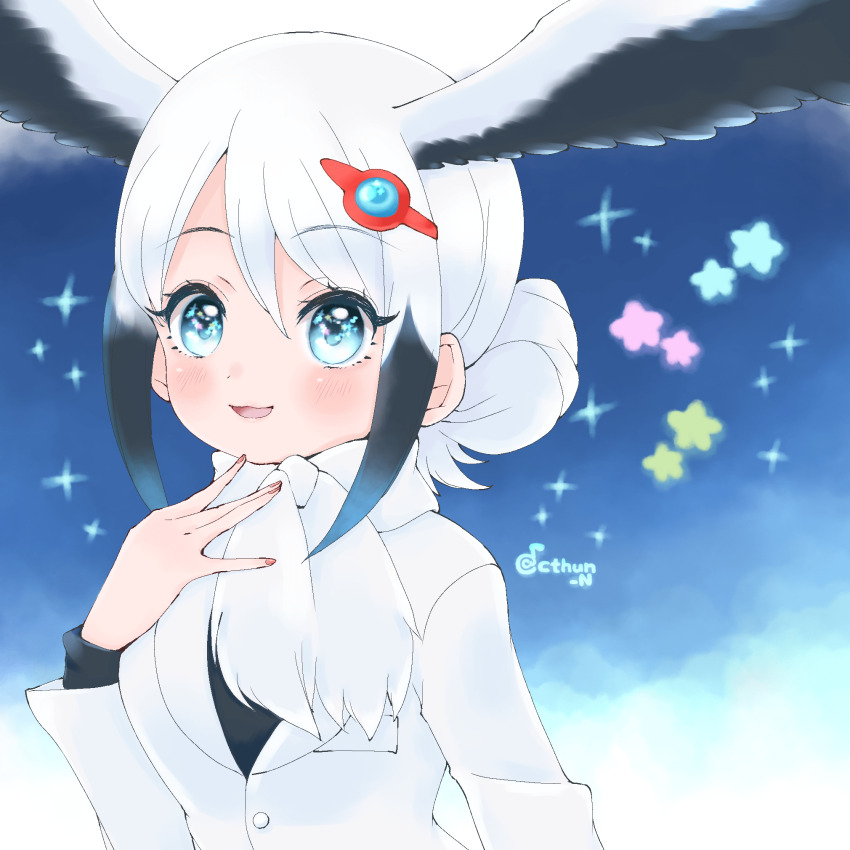1girl bird_girl bird_wings black_hair blue_eyes cthun_n feathered_wings hair_ornament head_wings highres jacket kemono_friends long_hair looking_at_viewer multicolored_hair oriental_stork_(kemono_friends) scarf shirt sky solo star_(sky) starry_sky two-tone_hair upper_body white_hair wings