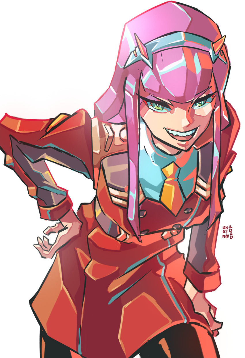 1girl artist_name commentary darling_in_the_franxx english_commentary eyeliner gnrtnmart green_eyes hairband highres horns long_hair makeup necktie orange_necktie pantyhose parasite_dress_uniform_(darling_in_the_franxx) pink_hair red_eyeliner red_horns simple_background solo white_background white_hairband zero_two_(darling_in_the_franxx)