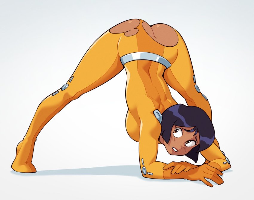 1girl alex_(totally_spies) arm_rest ass black_hair bodysuit butt_crack crotchless dark-skinned_female dark_skin flexible full_body highres jack-o&#039;_challenge meme no_panties short_hair simple_background skin_tight solo spread_legs suoiresnu top-down_bottom-up torn_bodysuit torn_clothes totally_spies white_background wide_spread_legs