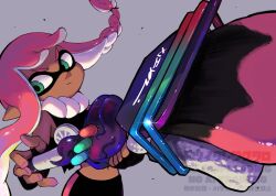  1girl 39_uxue black_pants braid closed_mouth crop_top dark-skinned_female dark_skin grey_background grey_eyes hashtag-only_commentary highres holding holding_weapon inkling inkling_girl inkling_player_character long_hair navel nintendo octobrush_(splatoon) pants pink_hair pointy_ears simple_background single_braid solo splatoon_(series) splatoon_3 tentacle_hair v-shaped_eyebrows watermark weapon 