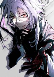  1boy absurdres black_capelet black_gloves blood blood_on_clothes blood_on_face capelet commentary eyes_visible_through_hair gloves hair_between_eyes highres long_sleeves male_focus nijou_ryuu patchwork_skin pink_hair red_eyes saibou_shinkyoku shirt short_hair_with_long_locks smile solo symbol-only_commentary tsurime upper_body voltmeter_f white_shirt 