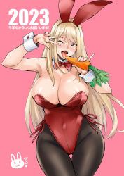  1girl 2023 absurdres animal_ears arm_up black_pantyhose blonde_hair blush bow bowtie breasts carrot cleavage covered_navel detached_collar highres holding holding_carrot large_breasts leotard looking_at_viewer one_eye_closed open_mouth original pantyhose pink_background playboy_bunny rabbit_ears red_bow red_bowtie red_eyes red_leotard simple_background smile solo takurou tongue tongue_out traditional_bowtie v wrist_cuffs 