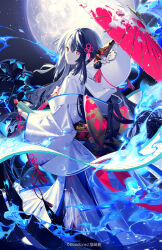  1girl black_hair blue_fire closed_mouth copyright_notice fire from_behind full_moon holding holding_scroll holding_umbrella japanese_clothes kimono long_hair looking_at_viewer looking_back moon multicolored_sash nekonabe_ao night night_sky obi red_eyes red_sash red_umbrella sash scroll shinnazuki shizuka_gozen_(shinnazuki) sky smile solo umbrella white_kimono yellow_sash 