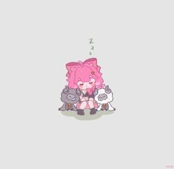  1010_(wuthering1100) 1girl artist_name bow chibi chibi_only closed_eyes cloudy_(wuthering_waves) commentary_request cosmos_(wuthering_waves) dress encore_(wuthering_waves) grey_background hair_bow hair_ornament highres knees_up long_hair pink_bow simple_background sitting sleeping solo wuthering_waves zzz 